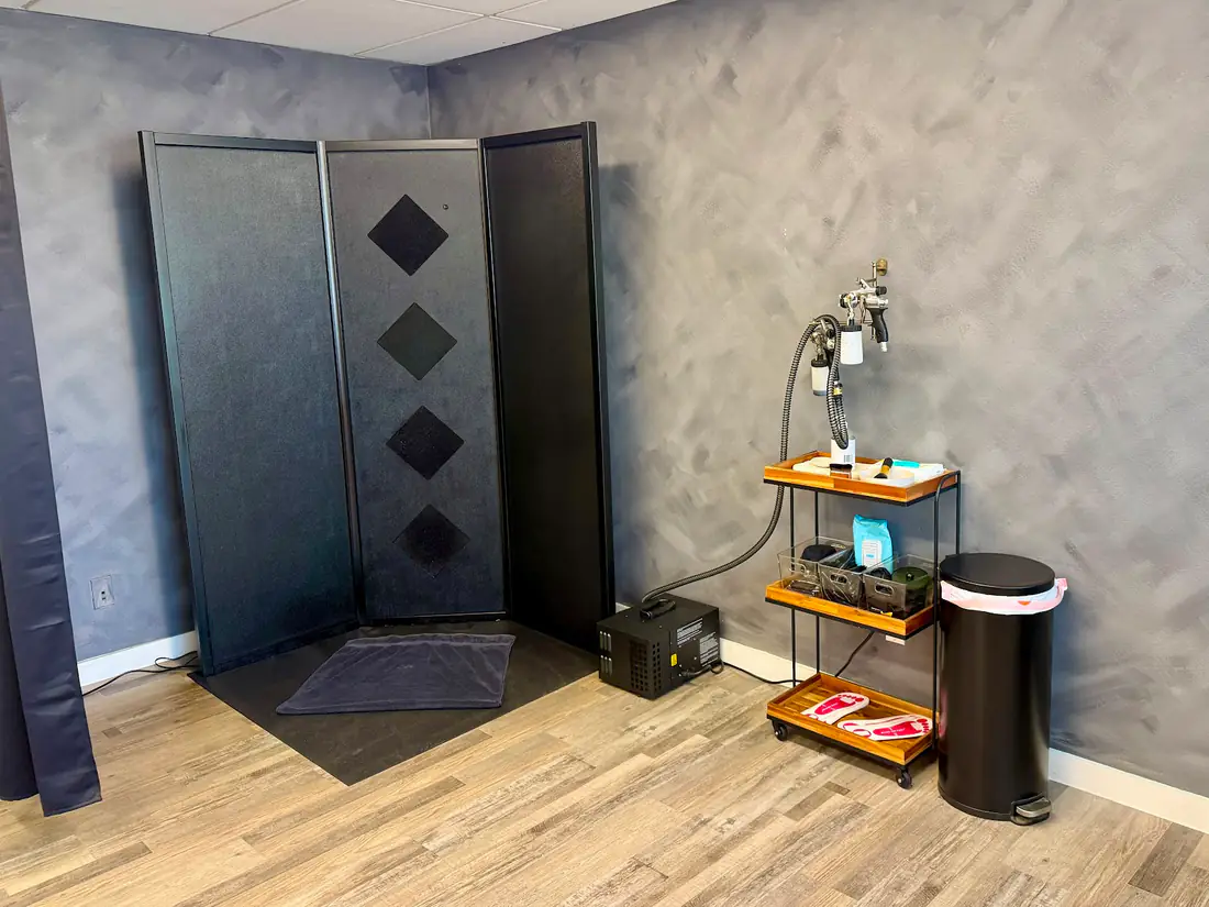 Private spray tan room at Sugar Bare OC